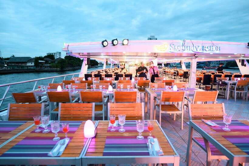 Bangkok: Smile Riverside Dinner Cruise - Where to meet and when to board at Icon Siam