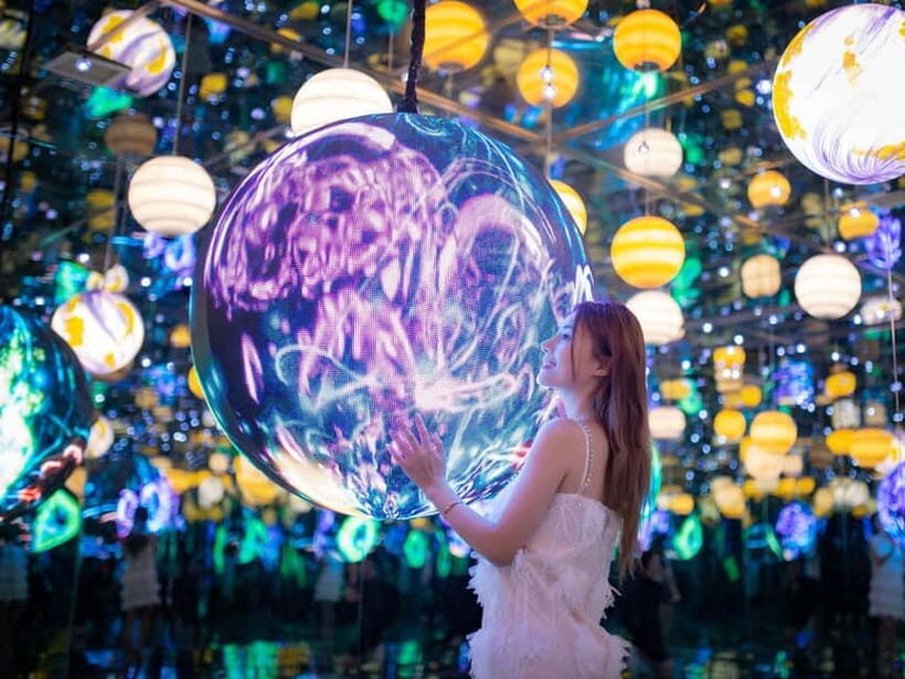 Bangkok: Space & Time Cube Ticket Options 9D Film or VR Game - Photo missions: Mirror Maze, Golden Falls, and LED Light Show
