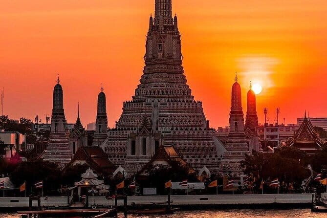 Bangkok : Sunset Food tour by Tuk Tuk boat with big Buddha view - Entering the rhythm of a 6:00 pm Bangkok evening