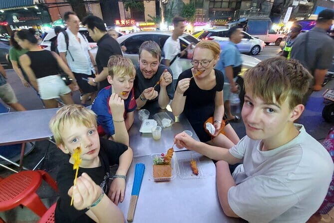 Bangkok : Sunset Food tour by Tuk Tuk boat with big Buddha view - Wat Paknam Phasi Charoen: the Giant Buddha photo moment
