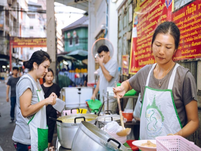 Bangkok: Talad Noi Hidden Gems & Street Food Adventure - Chow Sue Kong Shrine (and Hong Sieng Kong): 200 years you can look at closely