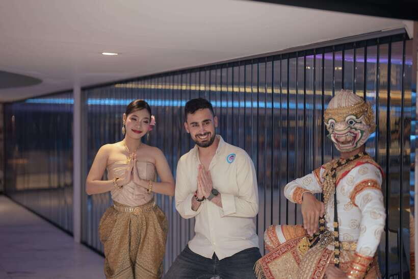 Bangkok: The Planet Chao Phraya River Dinner Cruise - Buffet Dinner Facts: Seafood, International Food, and How to Stay Ahead of the Lines