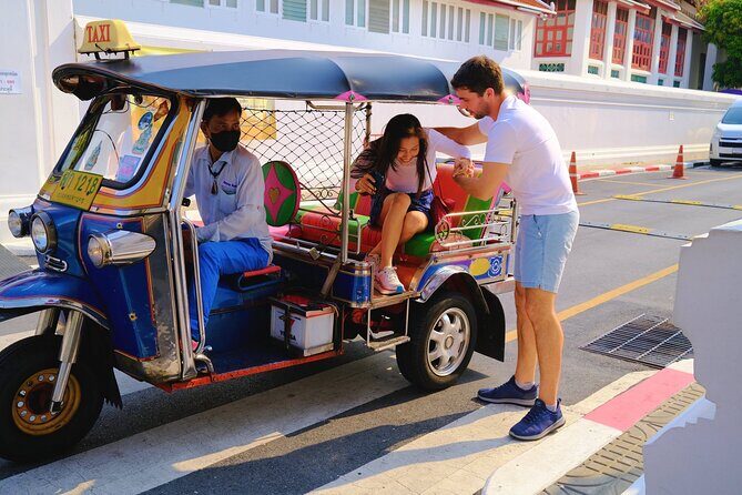 Bangkok Thrilling Tuk Tuk Tour (Private & All-Inclusive) - Mid-Tour Food Break at Mit Ko Yuan (Dinner + Signature Dessert)