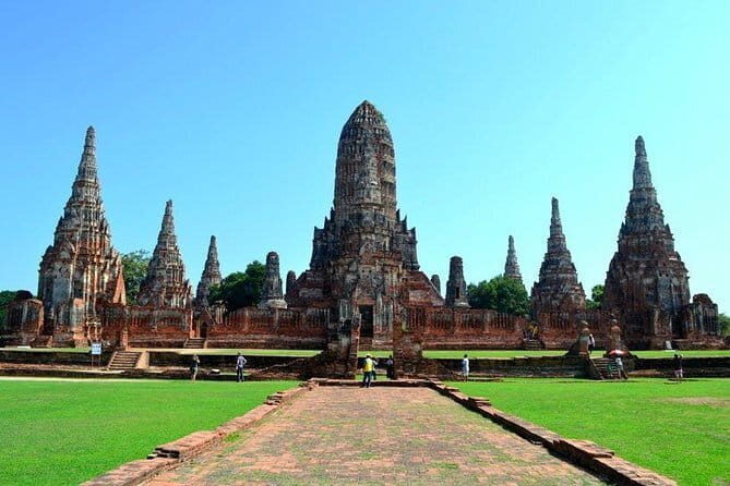 Bangkok to Ayutthaya Lopburi Monkey Temple, Largest Buddha Tour - Stop 2: Wat Phra Si Sanphet and the royal palace complex feel