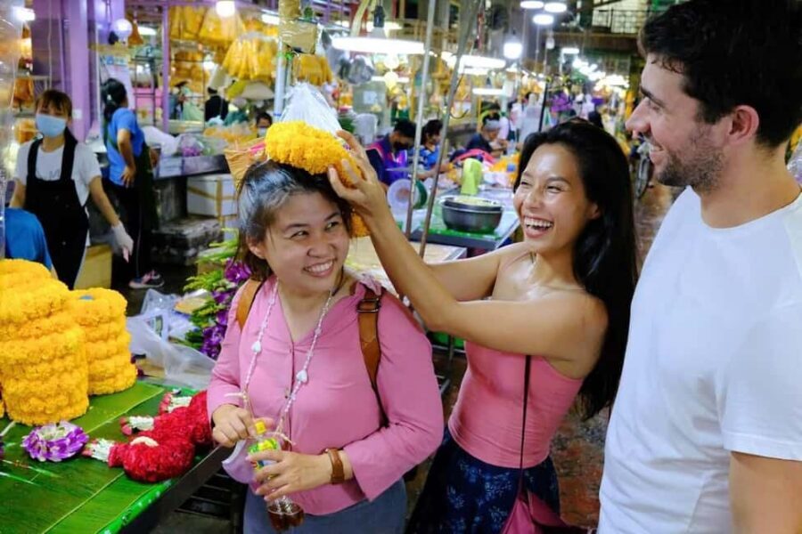 Bangkok: Tuk Tuk Adventure Chinatown Michelin Food & Temples - Bangkok’s night mission: temples plus street food, on wheels
