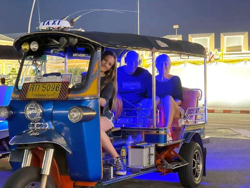 Bangkok Tuk-Tuk by Night with Chinatown Street Food Meal - Wat Arun at night: what you’ll see even though the temple is closed