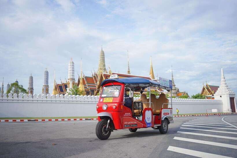 Bangkok: Tuk Tuk Day Pass App & Boat Chao Phraya River - Quick hits before you ride