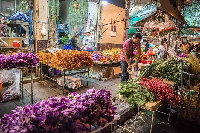Bangkok Tuk Tuk Tour - Hotel-pickup & Dinner - Khao San Road: the lively finale that makes Bangkok feel real