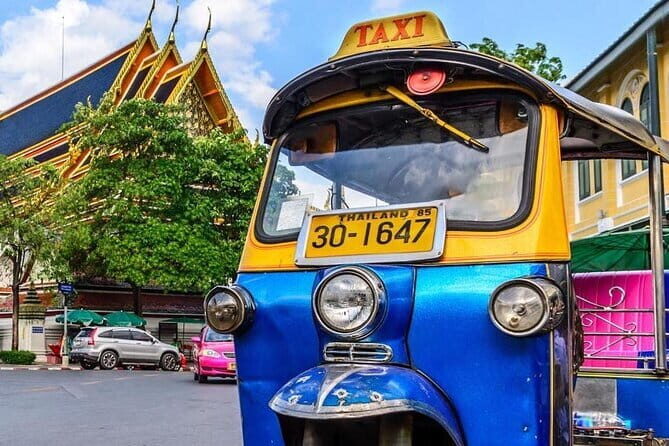 Bangkok TUK TUK Twilight Cultures Market and Food Taste - Stop 3: Pak Khlong Flower Talat for fresh blooms day-to-night