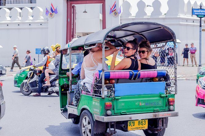 Bangkok Tuk Tuk Walk & Temple Tour With Wat Pho, Arun & Traimit - Temple Stop 2: Wat Arun (Temple of Dawn) for Fast, Memorable Views