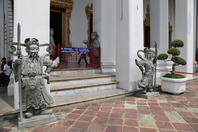 Bangkok Tuk Tuk Walk & Temple Tour With Wat Pho, Arun & Traimit - Stop 3: Khlong Dan Canal Ride—See the City’s Water-Level Life