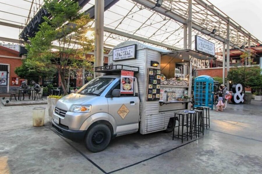 Bangkok with a Private Car and Driver Customizable Tours - Price and value: $45 per person is either a bargain or a splurge