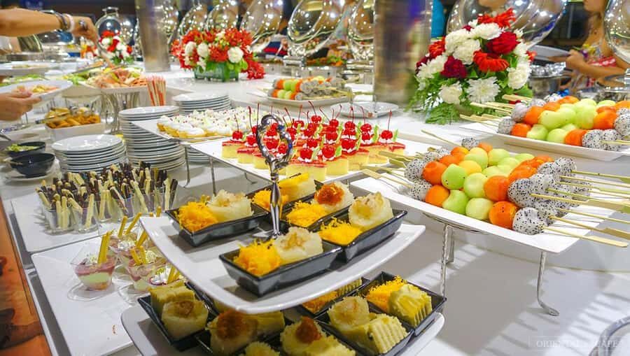 Bangkok: Wonderful Pearl Dinner Cruise and Live Performance - Landmark pass-bys: Wat Arun, Grand Palace, Wat Pho, ICONSIAM