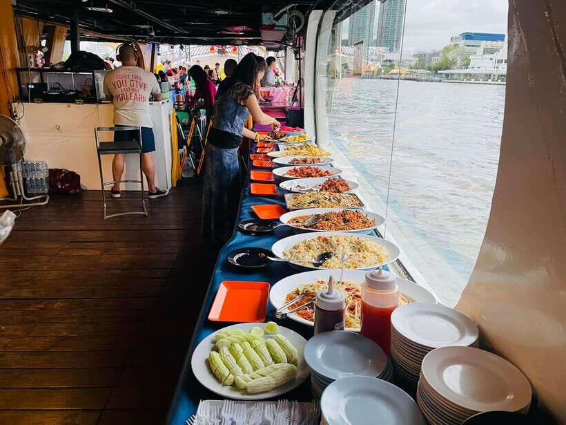 Bangkok: Yodsiam Sightseeing Cruise Snacks & Unlimited Beer - A one-hour Chao Phraya cruise with a bar vibe