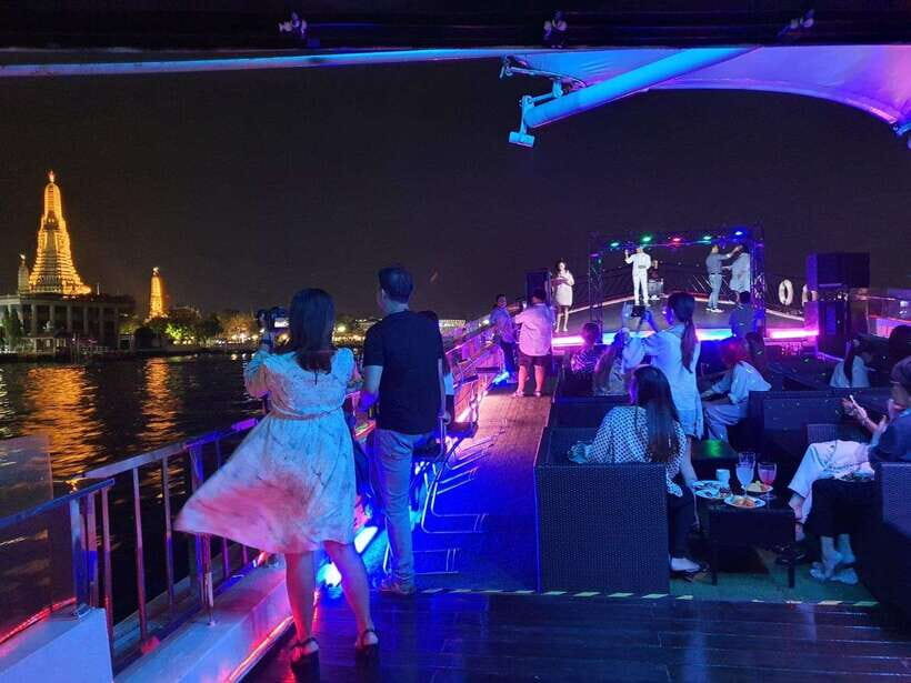 Bangkok: Yodsiam Sightseeing Cruise Snacks & Unlimited Beer - Wat Arun by night: the moment people remember