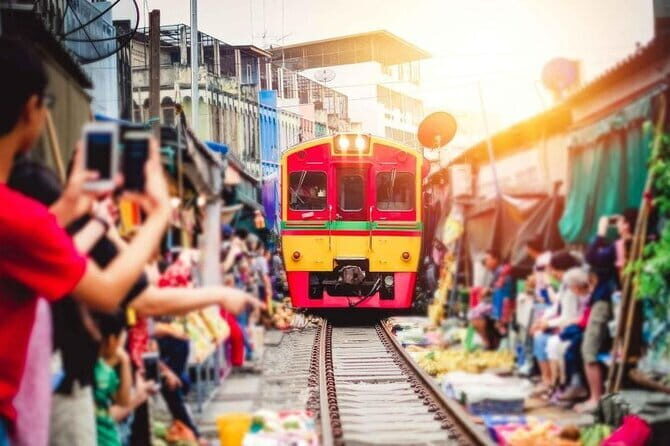 Bangkok's Best: City Highlights & Floating Market Private Tour - Wat Pho’s Reclining Buddha and Thai massage training