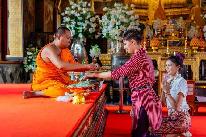Bangkok's Best: City Highlights & Floating Market Private Tour - Maeklong Railway Market: watch vendors react to a train