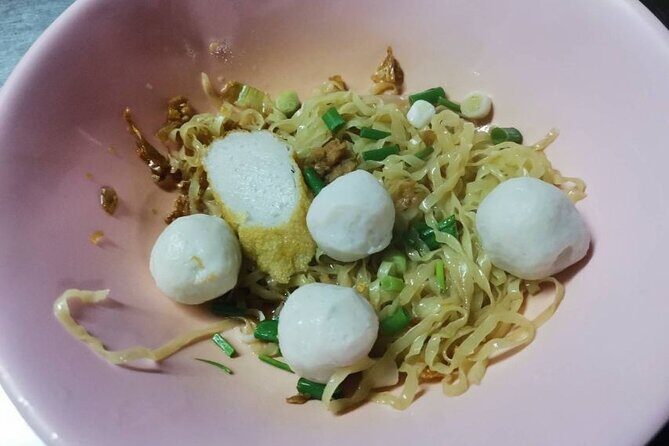 Chinatown Street Food Night Tour by Tuk Tuk in Bangkok - Bangkok at 5 pm: why Chinatown by tuk tuk hits different