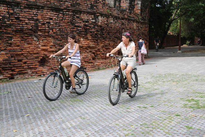 Colors of Ayutthaya Full-Day Bike Tour - Wat Mahathat: the Great Relic and that famous central focus