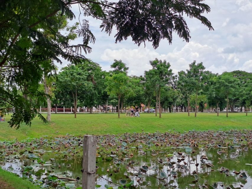 Colors of Ayutthaya: UNESCO Heritage 6 hour Bicycle Tour - A Quick Market Stop and Seeing Everyday Food