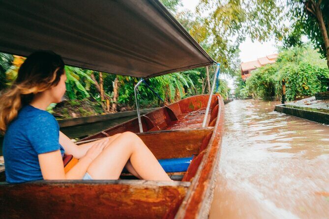 Damnoen Saduak Floating Market & Ayutthaya Tour from Bangkok - Mae Klong Railway Market: watching the train and spotting local rhythm