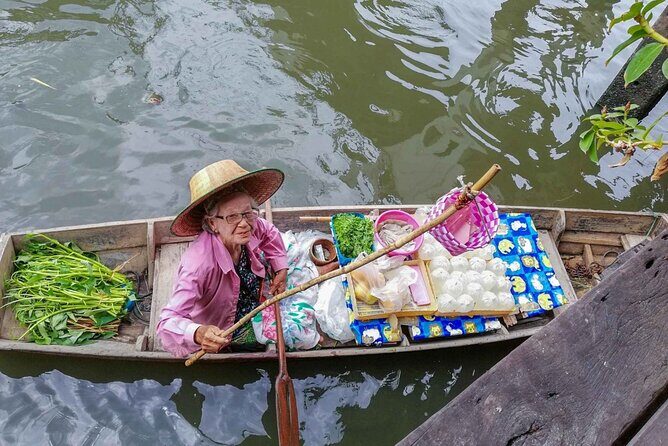Damnoen Saduak Floating Market & Maeklong Market Tour frm Bangkok - Stop 1: Damnoen Saduak Floating Market and the canal boat ride