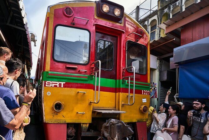 Damnoen Saduak Floating Market & Maeklong Market Tour frm Bangkok - The transfer time: getting from canals to the rail-side spectacle
