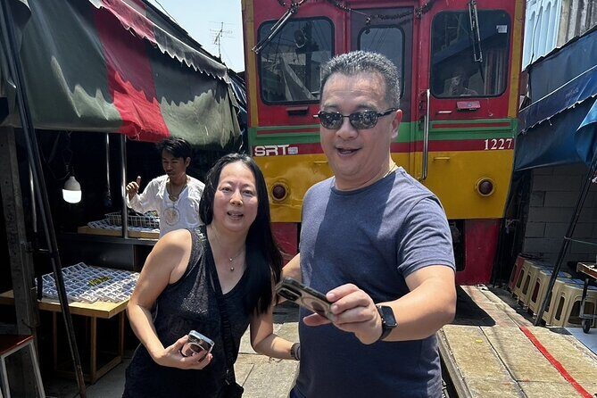 Damnoen Saduak Floating Market & Maeklong Railway From Bangkok - Two markets in one day: how the schedule actually works