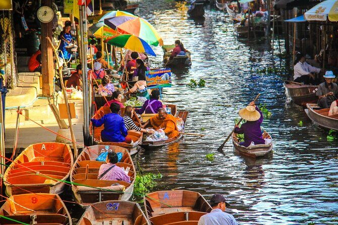 Damnoen Saduak Floating Market & Maeklong Railway Market Tour From Bangkok - Stop 2: Mae Klong Railway Market (Hoop Rom Market) and the Train-Horn Moment