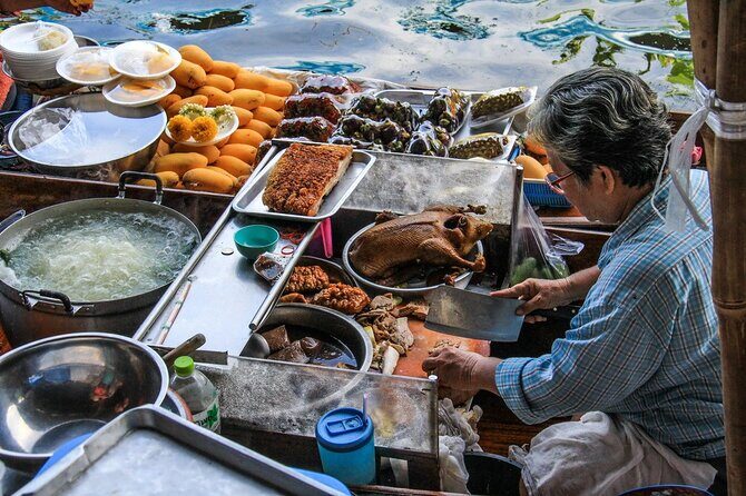 Damnoen Saduak Floating Market & Maeklong Railway Market Tour From Bangkok - How Small-Group Format Helps You Move Better