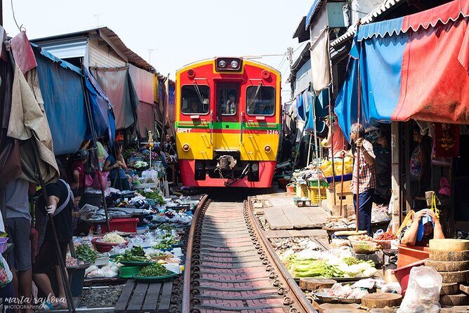 Damnoen Saduak Floating Market & Maeklong Train Market Tour - Setting Off From Central Bangkok at 7:30 am