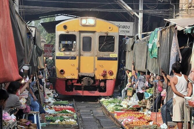 Damnoen Saduak Floating Market & Railway Market Tour from Bangkok - Mae Klong Railway Market: the train umbrella moment
