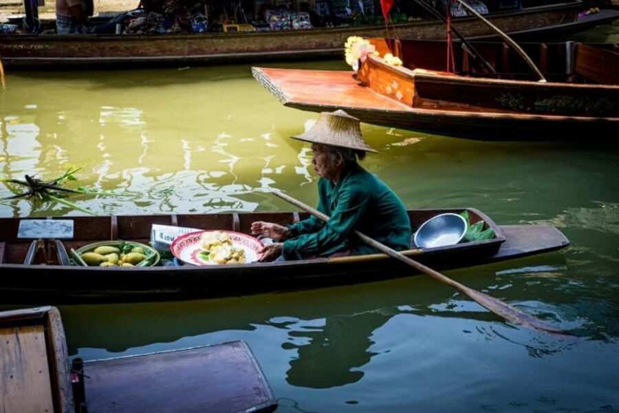 Damnoen Saduak Floating Market, Train with Pickup & Dropoff - Thai street food and tropical fruit: Plan your spending, not your appetite