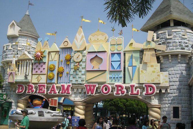 DreamWorld: Thailand’s Ultimate Theme Park - Food, games, and the reality of queues