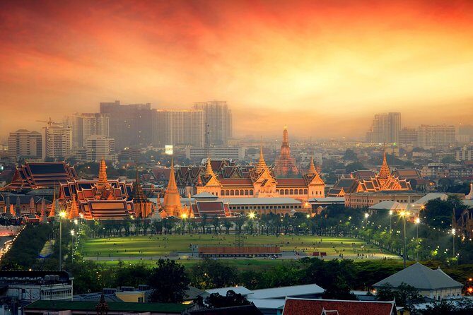 Exclusive Tour – Grand Palace, Emerald Buddha & Reclining Buddha - Wat Pho and the Reclining Buddha: starting with the details