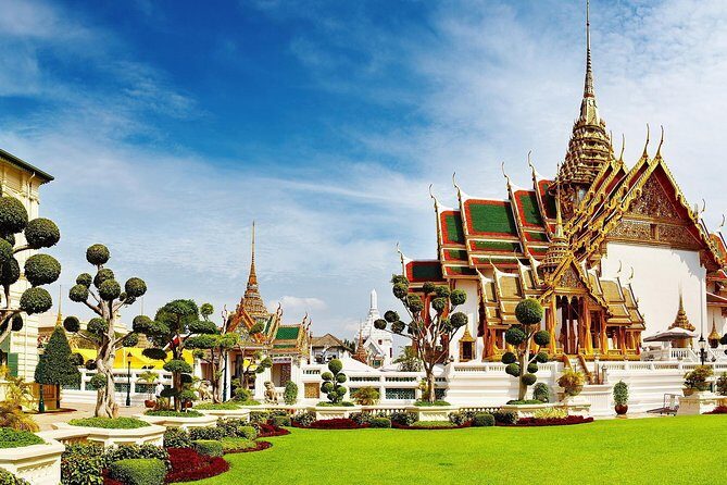 Exclusive Tour – Grand Palace, Emerald Buddha & Reclining Buddha - Wat Phra Kaew (Emerald Buddha): where respect shows up in the rules