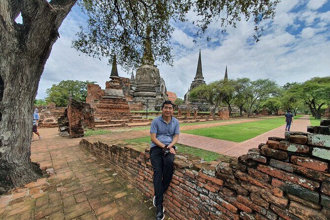 Explore the World Heritage Of Ayutthaya - Wat Mahathat: The Banyan-Root Buddha Head Moment