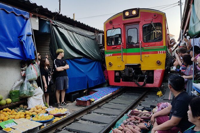 Floating Market Damnoen Saduak and Meklong Railway Market: Half Day Tour - Damnoen Saduak Floating Market: Pad Boat Canals and Bankside Shopping