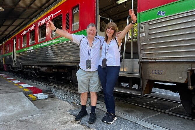 Floating Market & Railway Market Private Tour - Damnoen Saduak Floating Market: the boat ride sets the tone