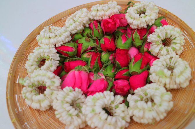 Flower Market & Floral Art: Multilingual Private Tour [EN/others] - Ferry to Kalayanamitr Temple: A short ride that adds local rhythm