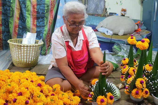 Flower Market & Floral Art: Multilingual Private Tour [EN/others] - Santa Cruz Church and the Kudi Chin neighborhood: Portuguese roots in a Bangkok setting