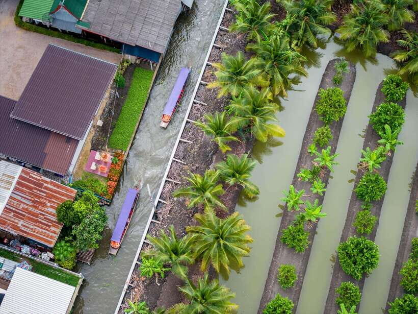 From Bangkok: Railway & Damnoen Saduak Floating Market Tour - The big idea: canals and railways, both feeding the same food culture