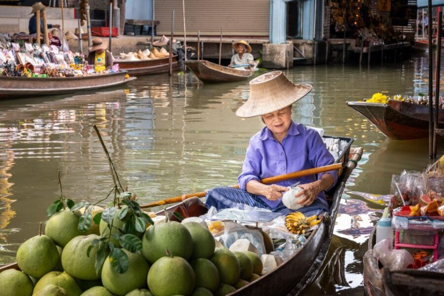 From Bangkok: Railway & Damnoen Saduak Floating Market Tour - The ride to Damnoen Saduak: from road distance to water-world reality