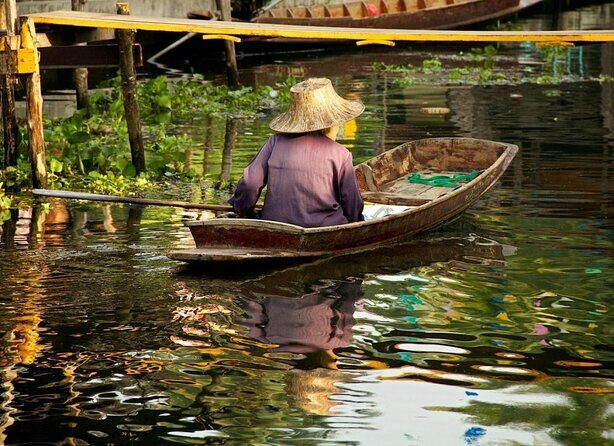 From Bangkok : Thaka Floating Market - Coconut sugar farm: the quick taste of how products begin