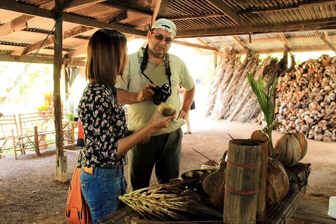 From Bangkok : Thaka Floating Market - What to pack (and wear) for a smooth canal day