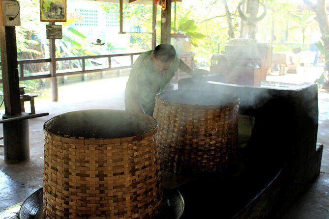From Bangkok : Thaka Floating Market - Your morning start in Bangkok: River City Bangkok first