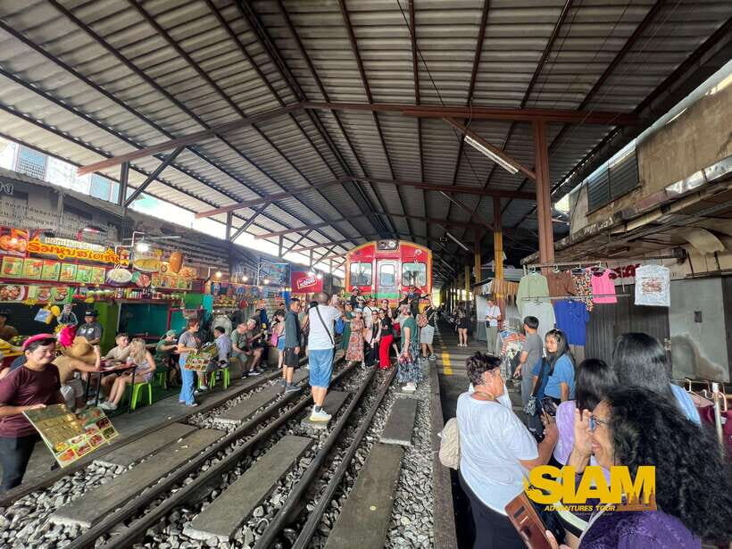From Bangkok:Damnoen Floating Market and Railway Market Tour - Maeklong Railway Market: the train passing is the attraction