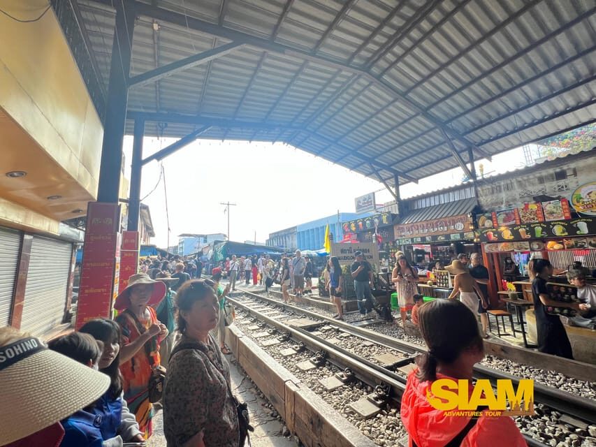 From Bangkok:Damnoen Floating Market and Railway Market Tour - How the tour keeps the pace manageable (and where it can feel short)