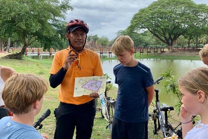 Full Day Cycling tour to Sukhothai Historical Park - Entering Sukhothai: temples with a guide who connects the dots