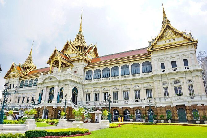 Grand Palace Glory and Emerald Buddha : Half-Day Tour in Bangkok - The Guide: Where the Tour Can Shine or Fall Flat